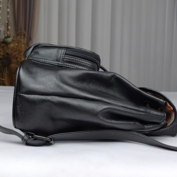 Harley-Davidson Leather Bag with Multicolor Stripe Lining - Picture 4 of 16